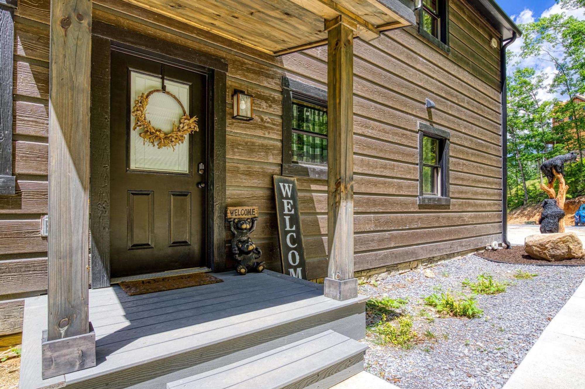 Alpine Splash - Luxury - Private Indoor Pool, Theatergaming, Large Yard, Pond, Basketball Court!!! Sevierville Exterior photo