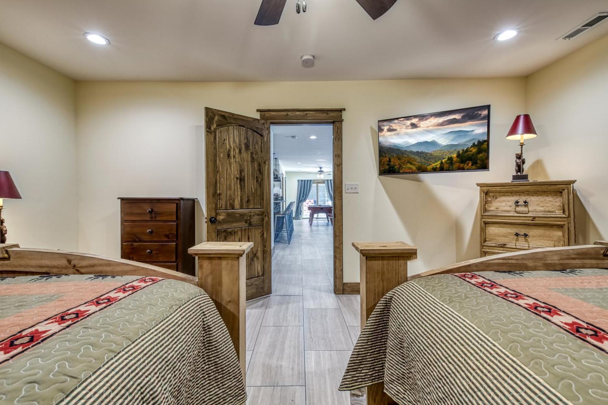 Alpine Splash - Luxury - Private Indoor Pool, Theatergaming, Large Yard, Pond, Basketball Court!!! Sevierville Exterior photo