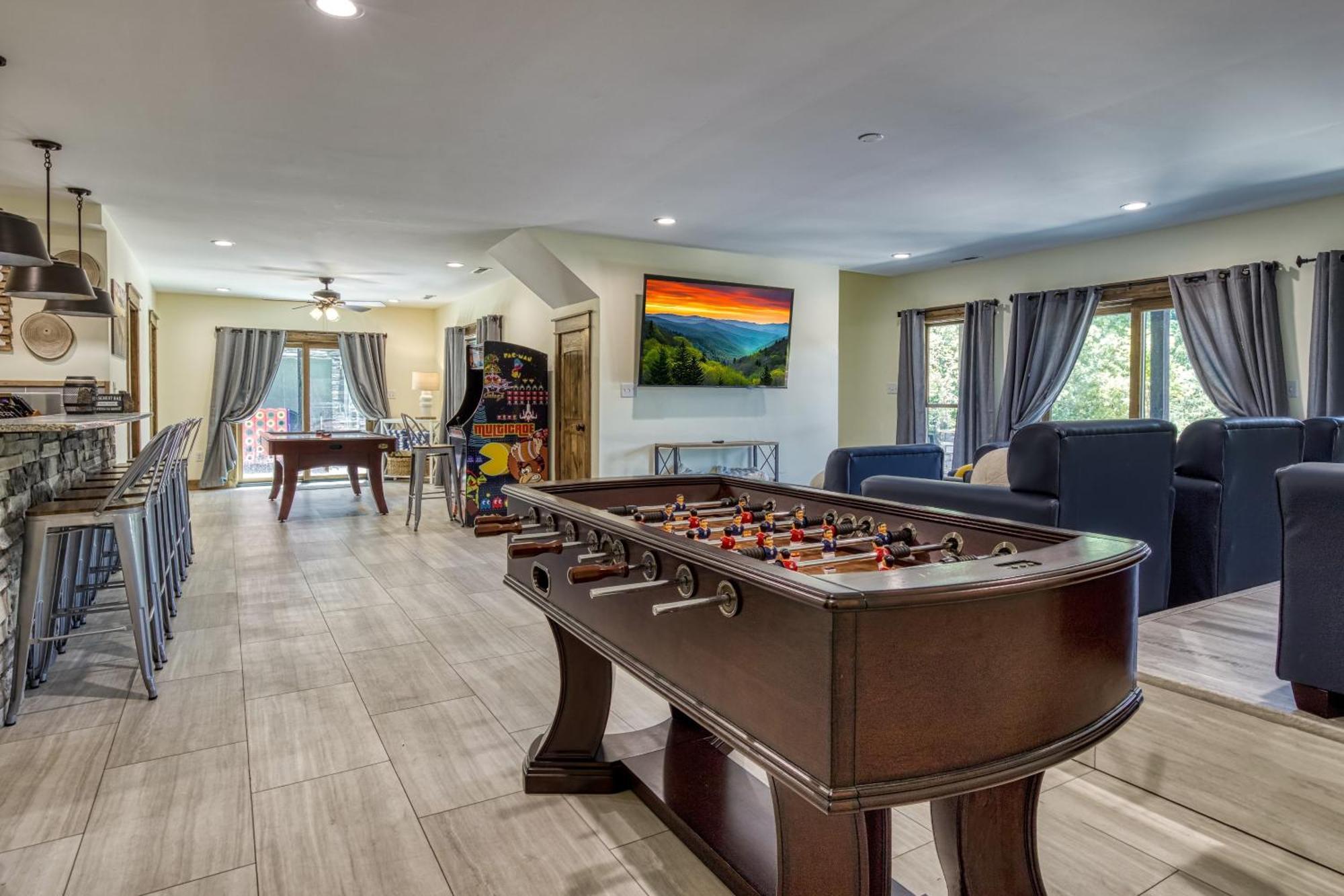 Alpine Splash - Luxury - Private Indoor Pool, Theatergaming, Large Yard, Pond, Basketball Court!!! Sevierville Exterior photo