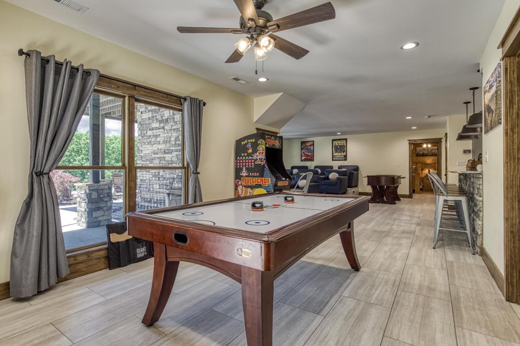 Alpine Splash - Luxury - Private Indoor Pool, Theatergaming, Large Yard, Pond, Basketball Court!!! Sevierville Exterior photo
